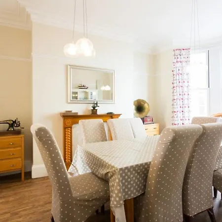 Seaside Retreat In North Bay - With Parking * Σκάρμπορο