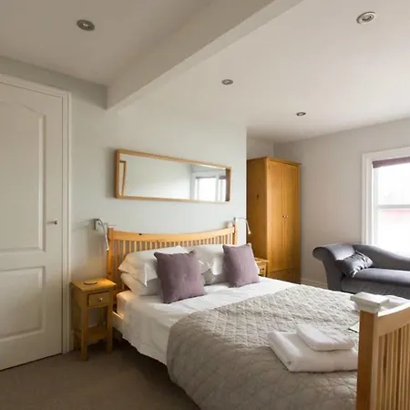 Seaside Retreat In North Bay - With Parking Σκάρμπορο