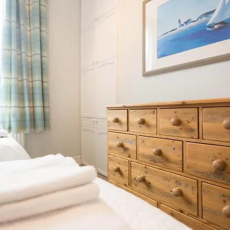 Seaside Retreat In North Bay - With Parking *