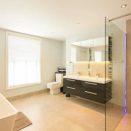 Σπίτι διακοπών Seaside Retreat In North Bay - With Parking *