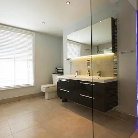 Σπίτι διακοπών Seaside Retreat In North Bay - With Parking