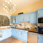 Seaside Retreat In North Bay - With Parking *