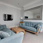 Seaside Retreat In North Bay - With Parking *