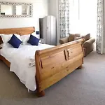 Seaside Retreat In North Bay - With Parking 斯卡伯勒
