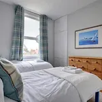 Seaside Retreat In North Bay - With Parking *