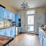 Seaside Retreat In North Bay - With Parking *