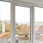 بيت للعطل Seaside Retreat In North Bay - With Parking سكرابورو