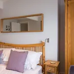 Seaside Retreat In North Bay - With Parking بيت للعطل