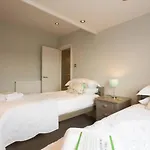 بيت للعطل Seaside Retreat In North Bay - With Parking *
