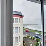 بيت للعطل Seaside Retreat In North Bay - With Parking سكرابورو