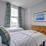 Seaside Retreat In North Bay - With Parking *