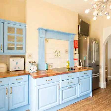 Seaside Retreat In North Bay - With Parking Holiday home