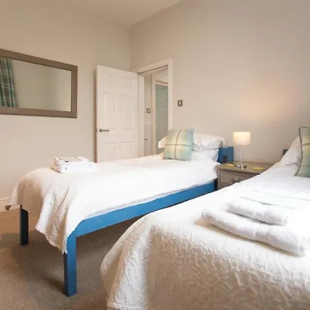 Seaside Retreat In North Bay - With Parking *