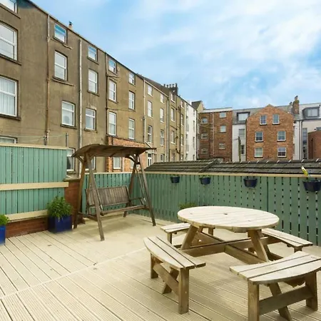 Seaside Retreat In North Bay - With Parking * Scarborough