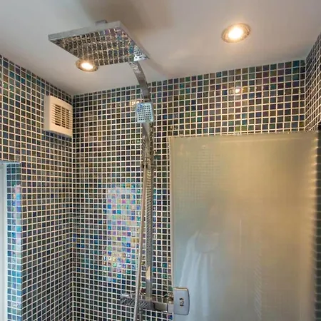 Seaside Retreat In North Bay - With Parking Feriehus *