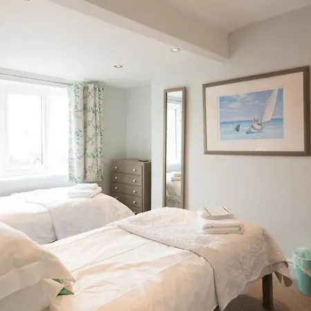 Seaside Retreat In North Bay - With Parking Holiday home *