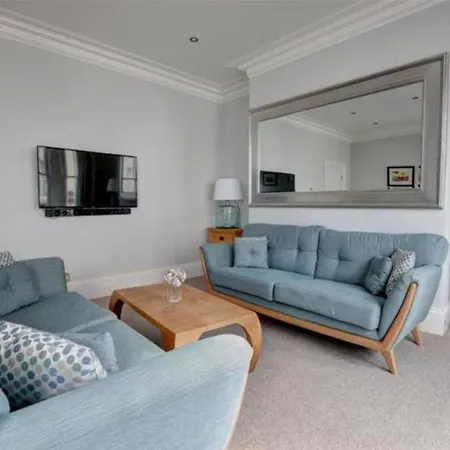 Seaside Retreat In North Bay - With Parking *