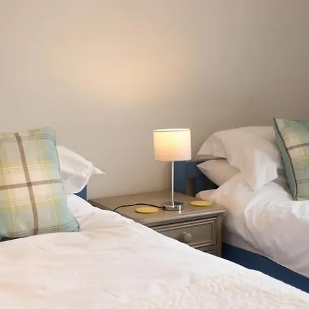 Seaside Retreat In North Bay - With Parking Holiday home
