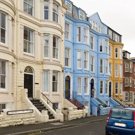 Seaside Retreat In North Bay - With Parking Scarborough