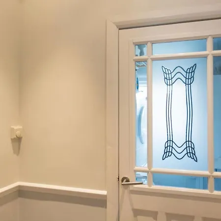 Seaside Retreat In North Bay - With Parking Hébergement de vacances