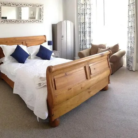 Seaside Retreat In North Bay - With Parking Scarborough