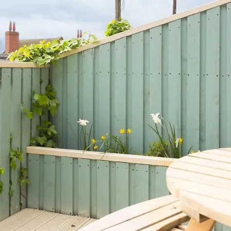 Seaside Retreat In North Bay - With Parking Scarborough