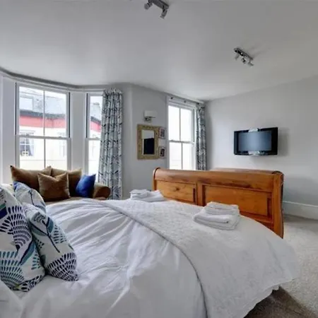 Seaside Retreat In North Bay - With Parking Holiday home Scarborough