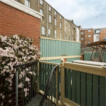 Seaside Retreat In North Bay - With Parking Holiday home