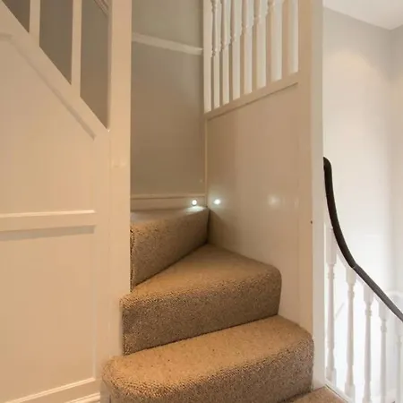 Seaside Retreat In North Bay - With Parking Holiday home