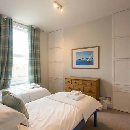 Seaside Retreat In North Bay - With Parking Holiday home