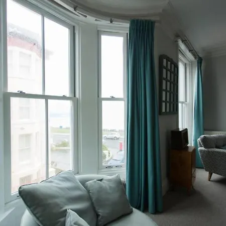 Feriehus Seaside Retreat In North Bay - With Parking