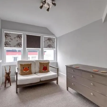 Seaside Retreat In North Bay - With Parking