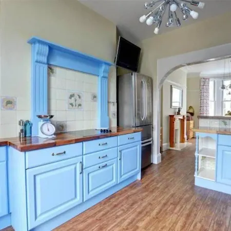 Seaside Retreat In North Bay - With Parking سكرابورو