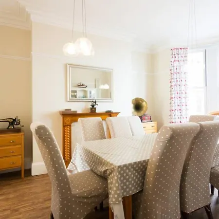 Seaside Retreat In North Bay - With Parking * Scarborough