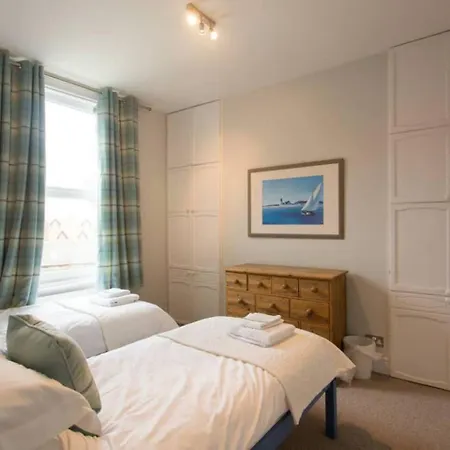 Seaside Retreat In North Bay - With Parking Scarborough