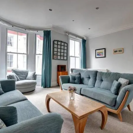 Casa vacanze Seaside Retreat In North Bay - With Parking