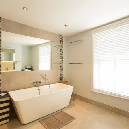 Casa vacanze Seaside Retreat In North Bay - With Parking