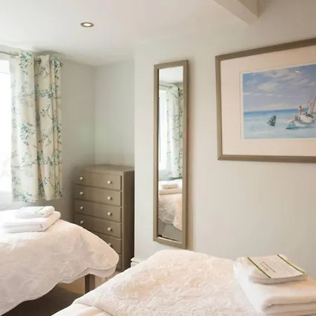 Seaside Retreat In North Bay - With Parking Holiday home