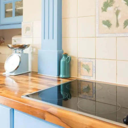 Seaside Retreat In North Bay - With Parking Casa vacanze