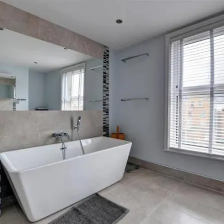 Seaside Retreat In North Bay - With Parking