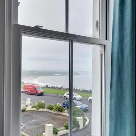 Seaside Retreat In North Bay - With Parking *