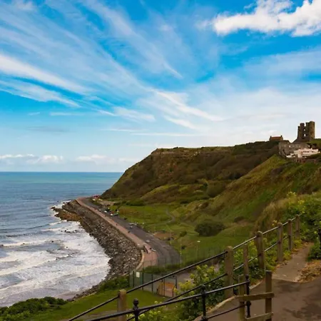Seaside Retreat In North Bay - With Parking Scarborough