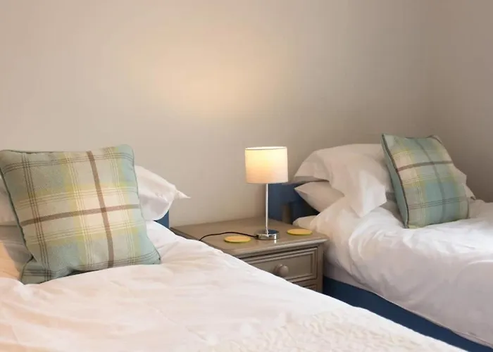 Seaside Retreat In North Bay - With Parking 度假居