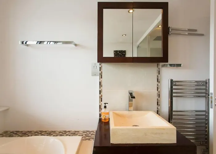 Seaside Retreat In North Bay - With Parking 斯卡伯勒