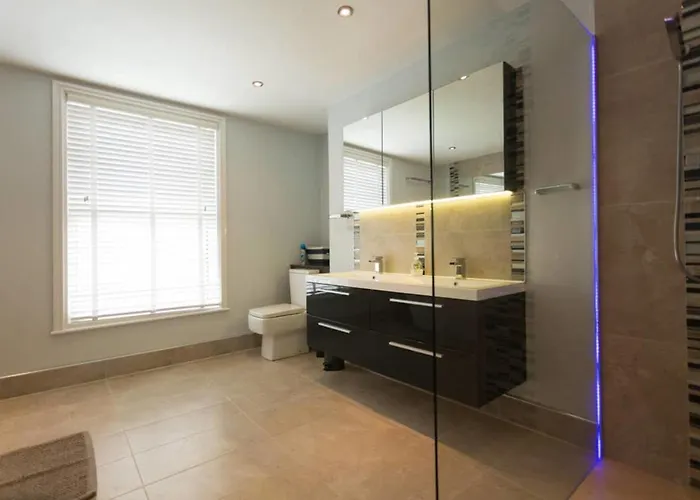 度假居 Seaside Retreat In North Bay - With Parking