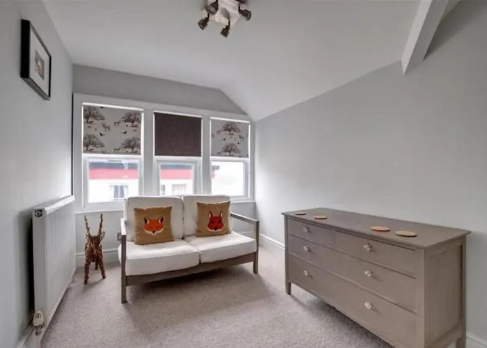 Seaside Retreat In North Bay - With Parking