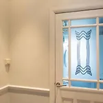 Seaside Retreat In North Bay - With Parking 度假居