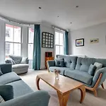 Seaside Retreat In North Bay - With Parking * 斯卡伯勒