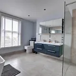 度假居 Seaside Retreat In North Bay - With Parking